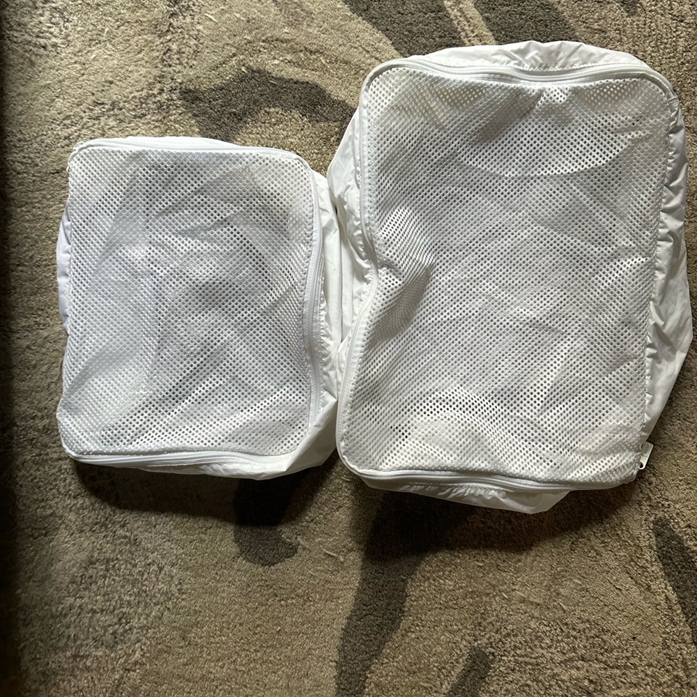 Away Travel 3x white and beige packing cubes
